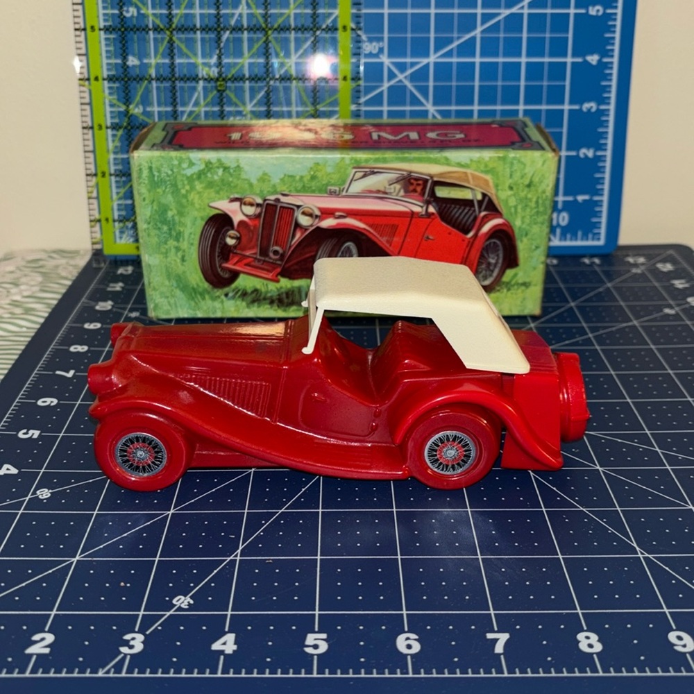 AVON 1936 MG SPORTS CAR DECANTER